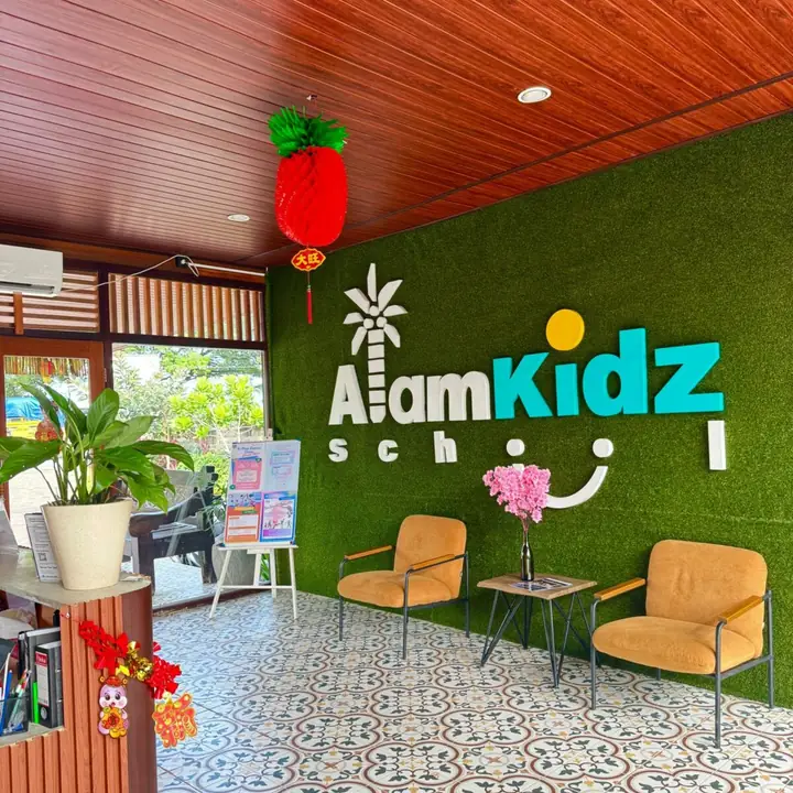 Lobby with the Alam Kidz logo on a green wall